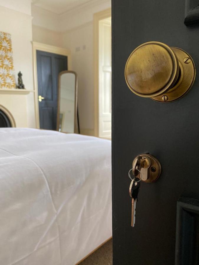 No6 Bed & Breakfast บาร์มัธ ภายนอก รูปภาพ